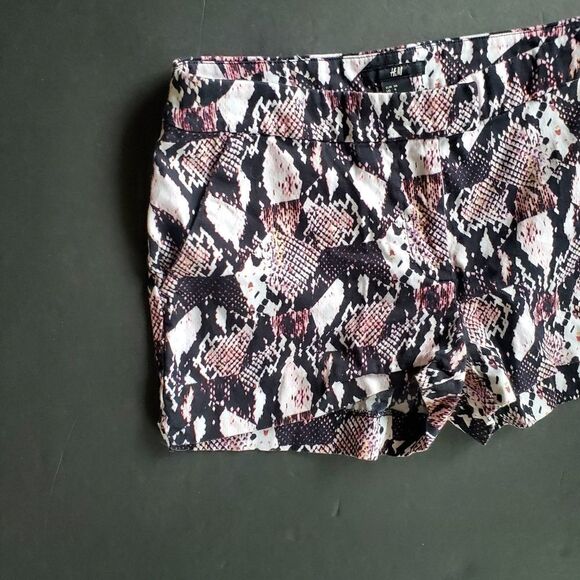 H and M multiprint shorts - Picture 4 of 8